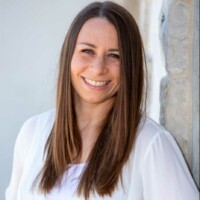 Photo of Erin Ross