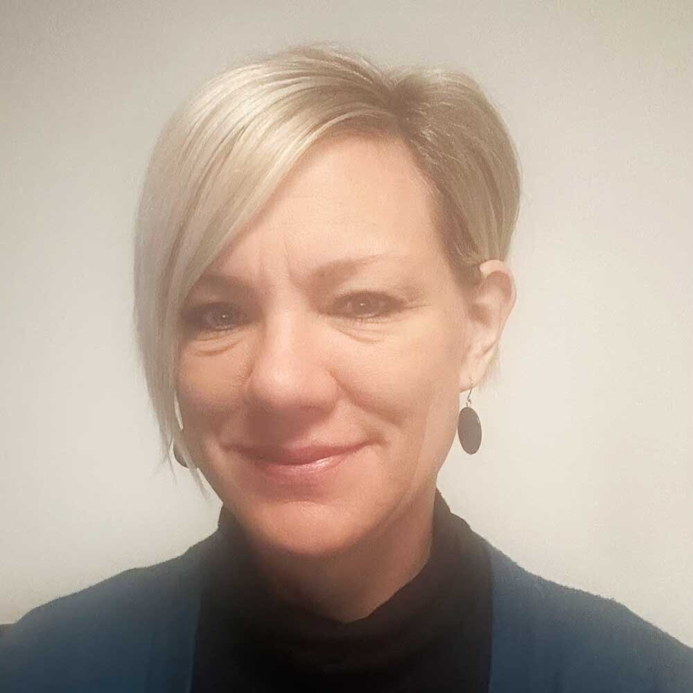 Photo of Amanda Peters