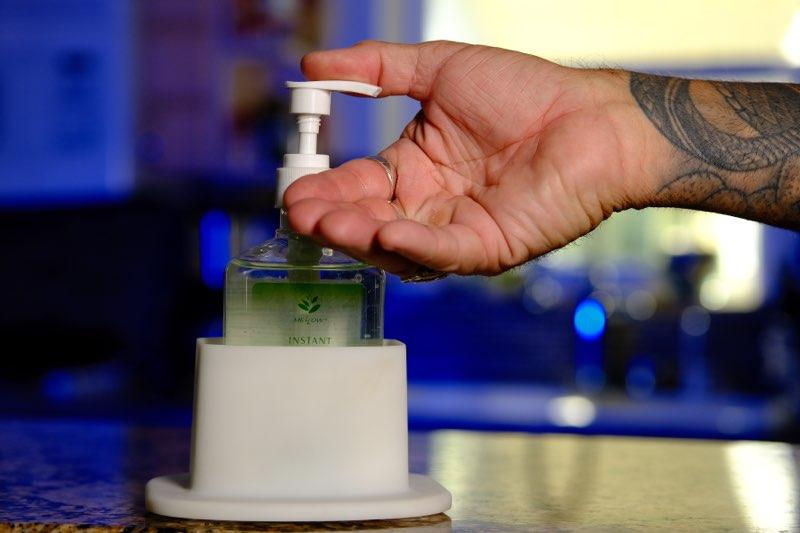 Bottle Station One Hand Usage (1)